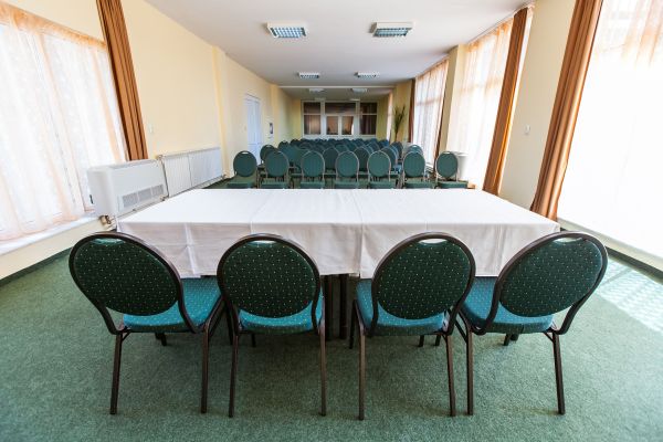 poienita-conferinte-evenimente-10B995B85-A13B-780B-B6BB-02602381FFAB.jpg